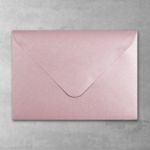 Koperta rose gold perłowa - prostokątna średnia - do zaproszeń ślubnych