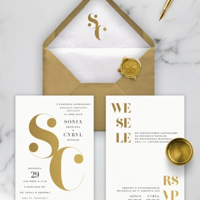 Złote inicjały - Zaproszenie na ślub z kopertą i wklejką Złote inicjały - Zaproszenie na ślub z kopertą i wklejką